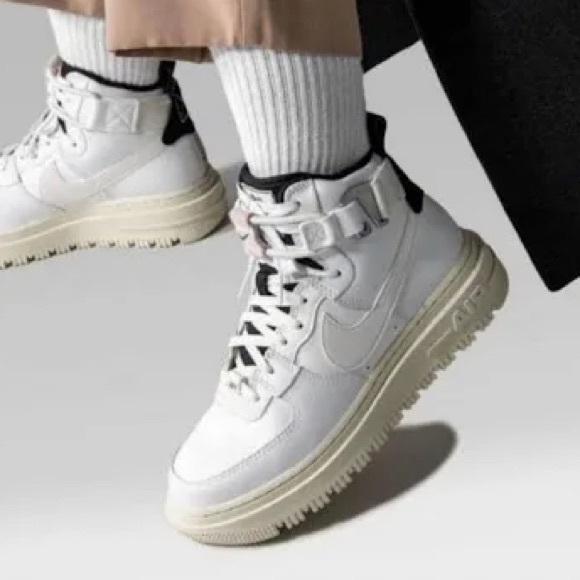 nike women’s Air Force 1 High Utility 2.0 sneakers - Picture 8 of 16